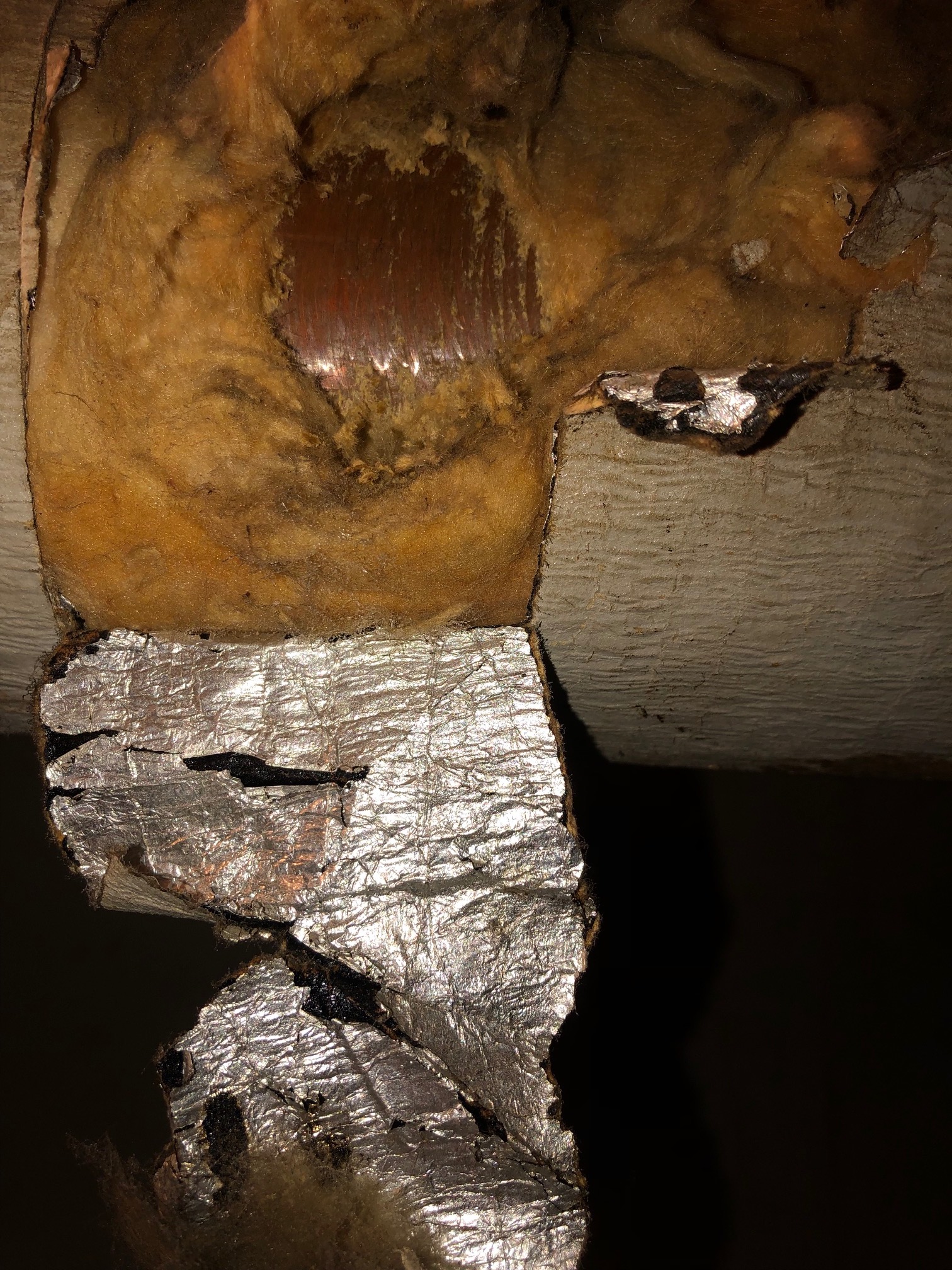 Frozen pipe lacking insulation